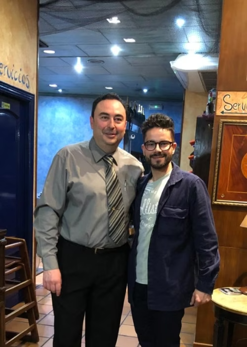 Restaurante Maluquer Quattro cliente y equipo del restaurante en Valencia