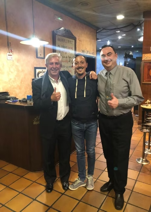 Restaurante Maluquer Quattro clientes en el interior del restaurante en Valencia