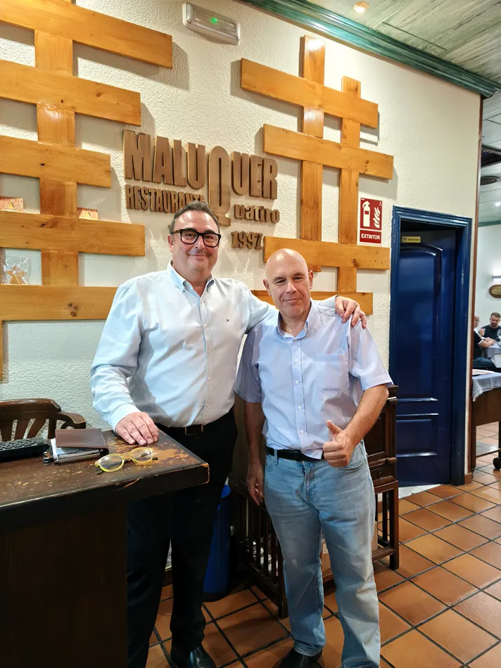 Visita a Maluquer Quattro restaurante mediterráneo en Valencia junto al logo